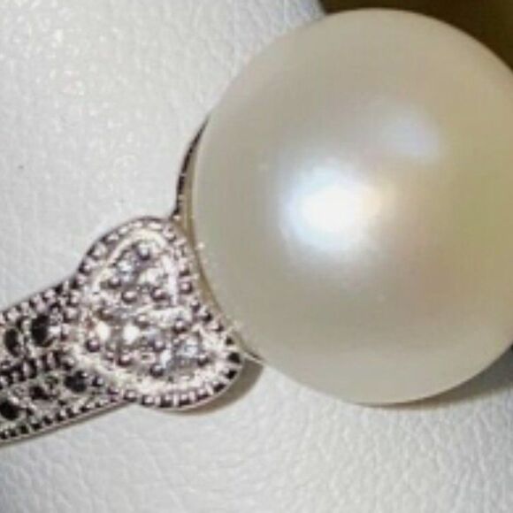 Cultured Freshwater Large Button Pearl Heart Sterling Silver Ring - Picture 4 of 8